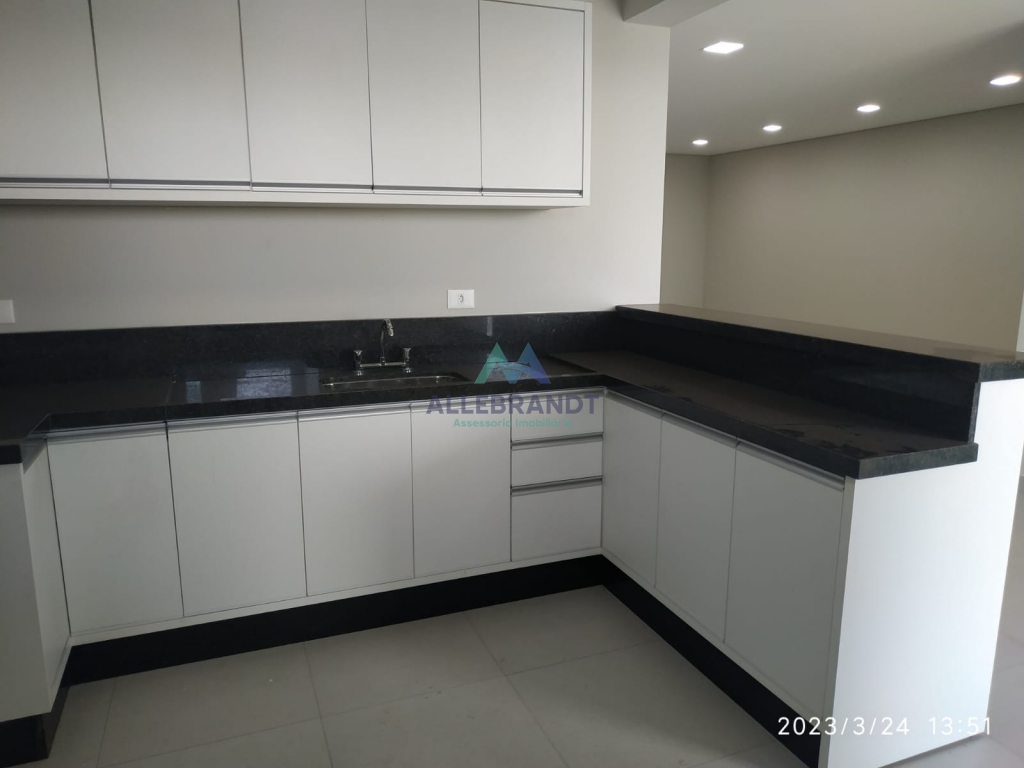 APARTAMENTO EDIFÍCIO ESMERALDA