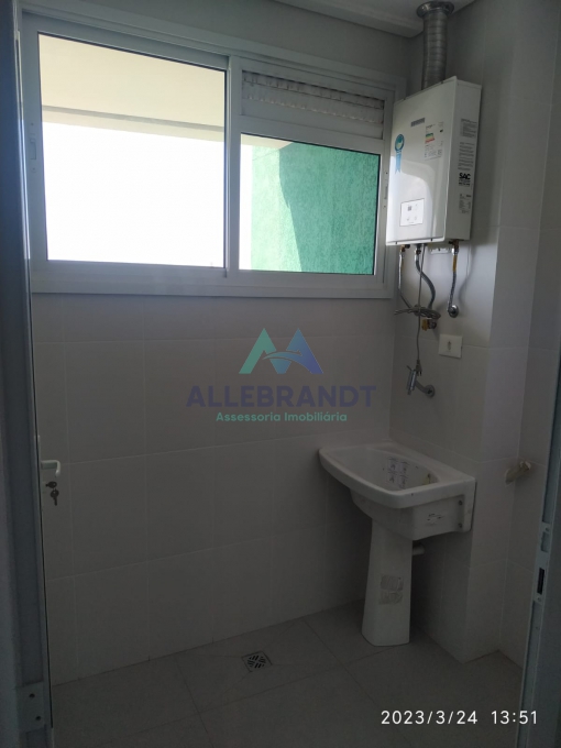 APARTAMENTO EDIFÍCIO ESMERALDA