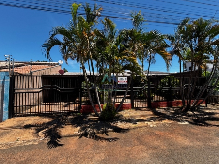 CASA À VENDA NO JARDIM ESTRELA