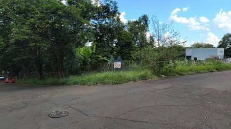 TERRENO Á VENDA NO CENTRO