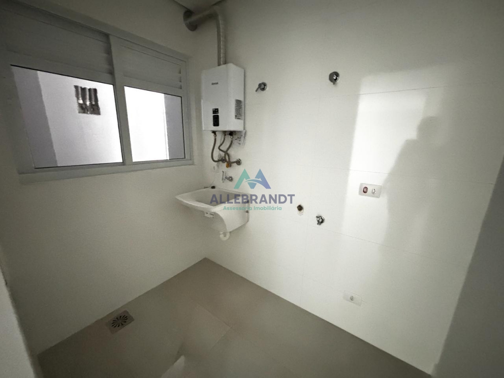 APARTAMENTO Á VENDA NO EDIFÍCIO ELEGANCE TOWER
