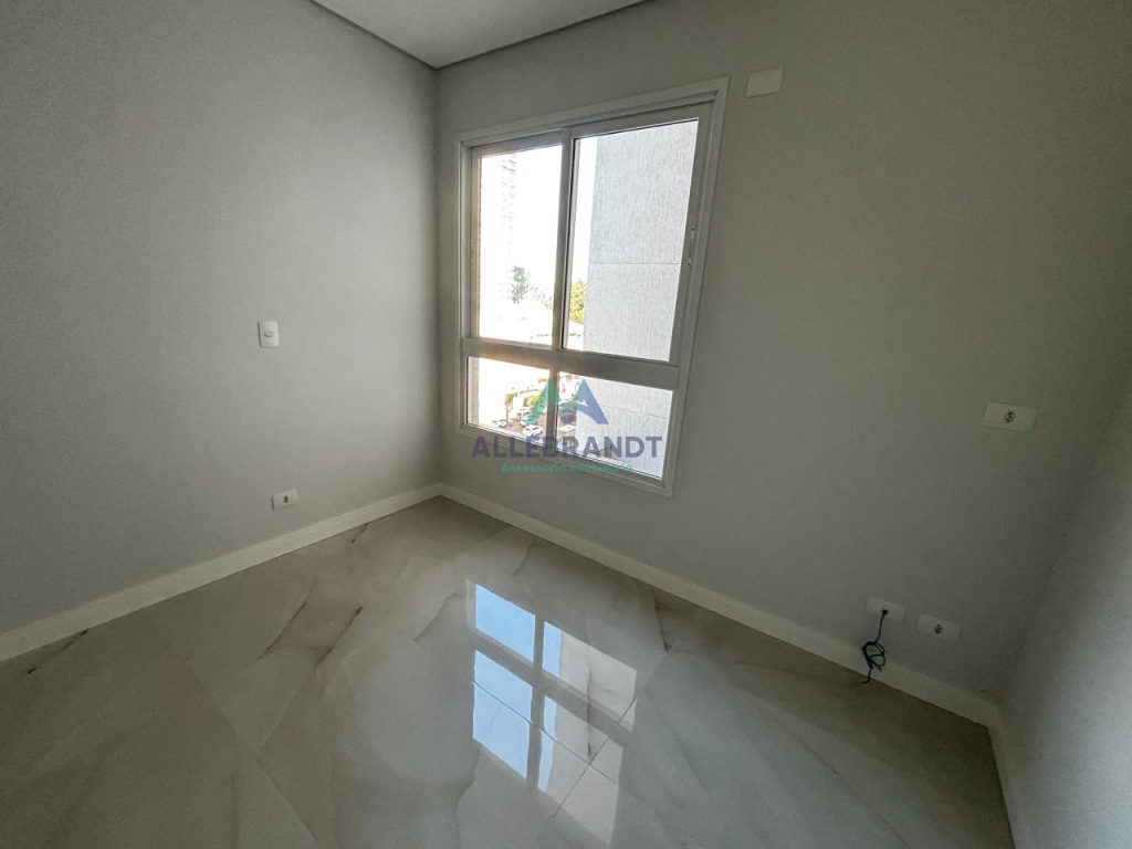 APARTAMENTO Á VENDA NO EDIFÍCIO ELEGANCE TOWER