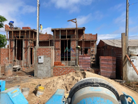 CASAS À VENDA NO JARDIM DAS OLIVEIRAS...