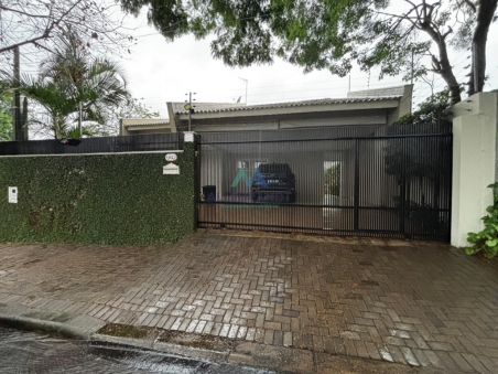 CASA À VENDA NO JARDIM DOM PEDRO