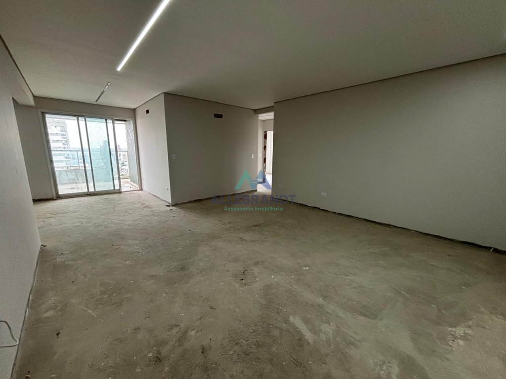 APARTAMENTO Á VENDA NO EDIFÍCIO ESMERALDA