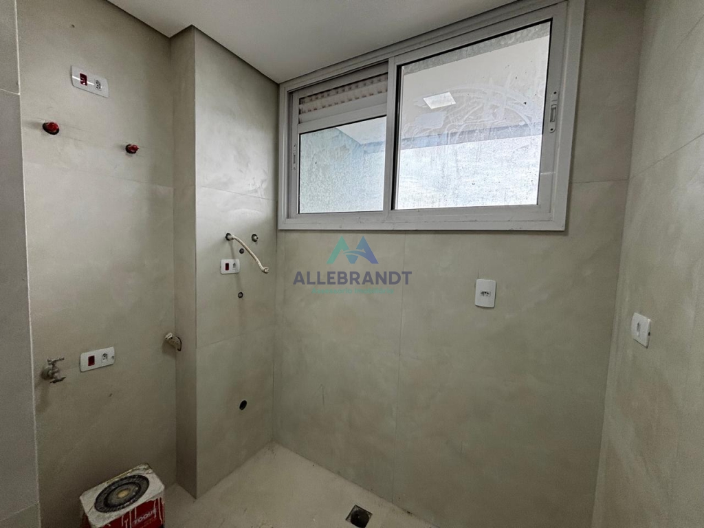 APARTAMENTO Á VENDA NO EDIFÍCIO ESMERALDA