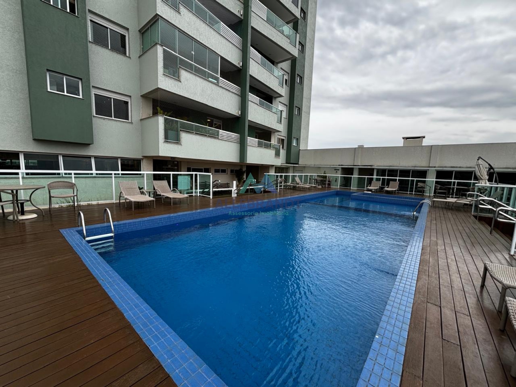 APARTAMENTO Á VENDA NO EDIFÍCIO ESMERALDA