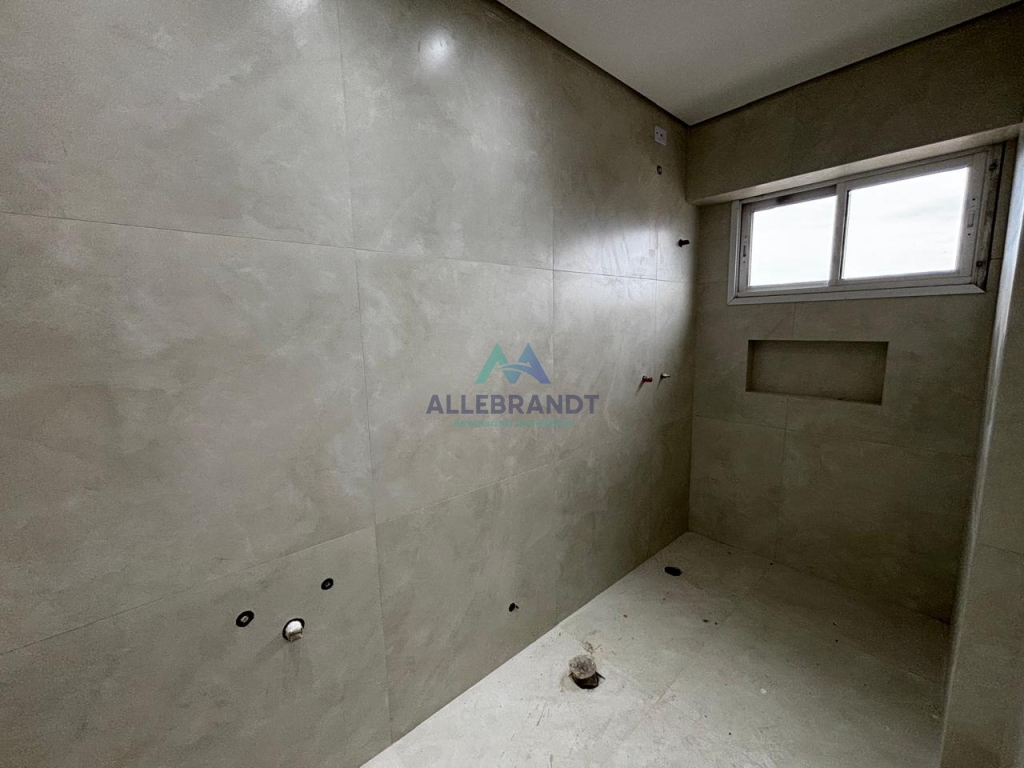 APARTAMENTO Á VENDA NO EDIFÍCIO ESMERALDA