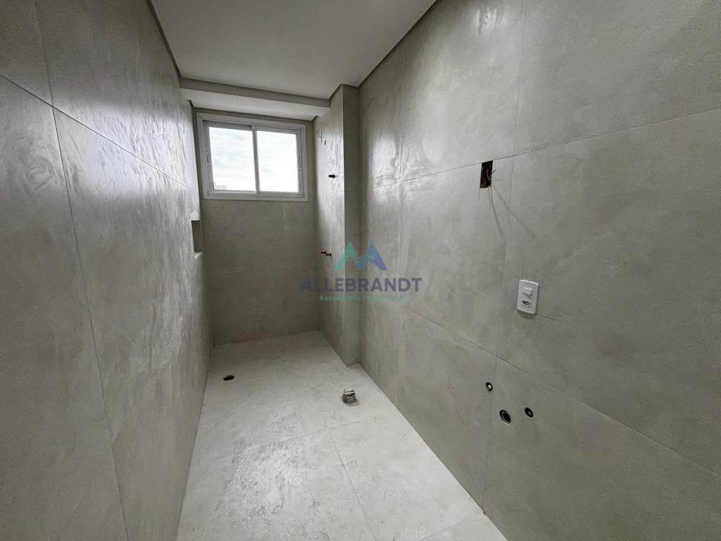 APARTAMENTO Á VENDA NO EDIFÍCIO ESMERALDA